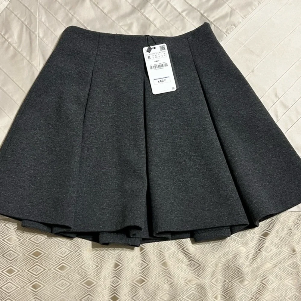 Zara Grey Pleated Skirt - Picture 1 of 1